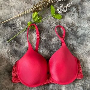 Victoria’s Secret Elegant Red Lace Bra NWOT